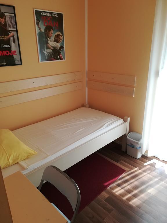 Cinema House Single & Double Rooms & Studio Apartments بولا المظهر الخارجي الصورة