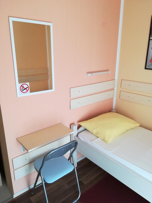 Cinema House Single & Double Rooms & Studio Apartments بولا المظهر الخارجي الصورة