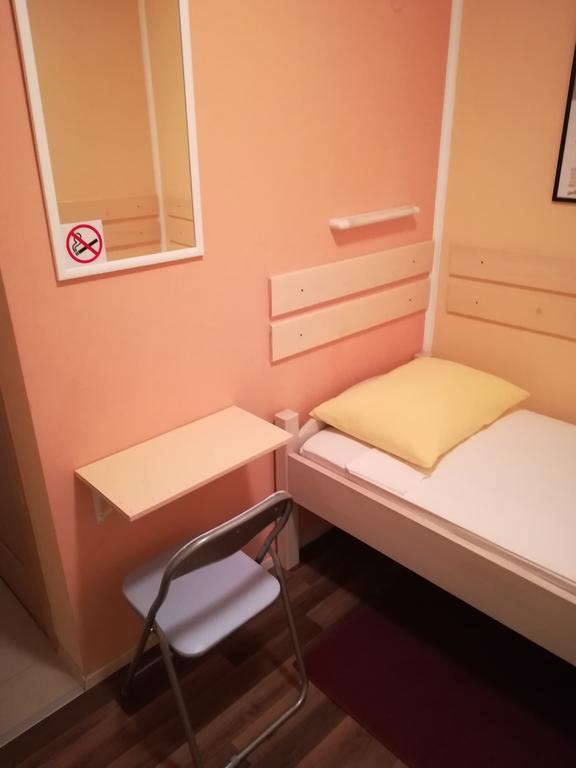 Cinema House Single & Double Rooms & Studio Apartments بولا المظهر الخارجي الصورة