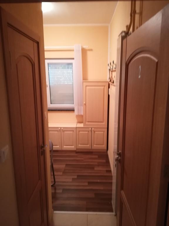 Cinema House Single & Double Rooms & Studio Apartments بولا المظهر الخارجي الصورة