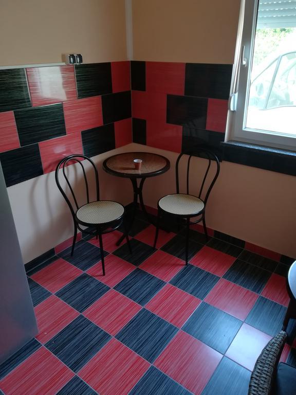 Cinema House Single & Double Rooms & Studio Apartments بولا المظهر الخارجي الصورة