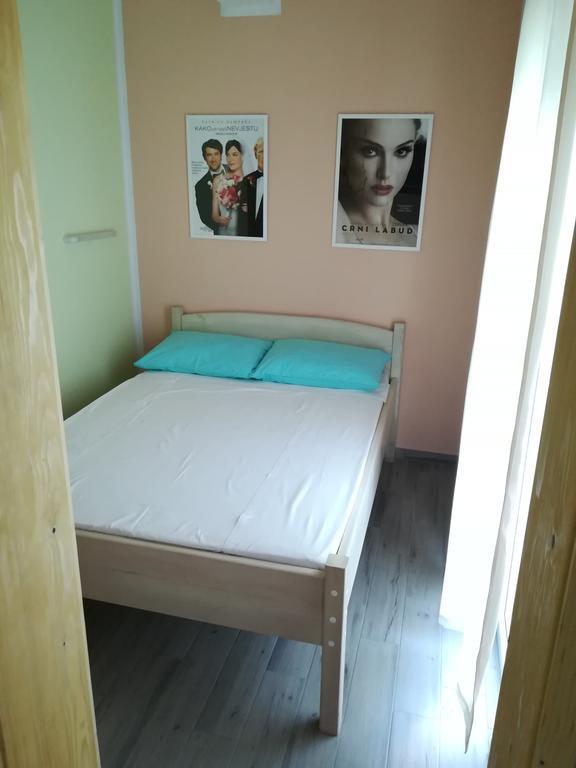 Cinema House Single & Double Rooms & Studio Apartments بولا المظهر الخارجي الصورة