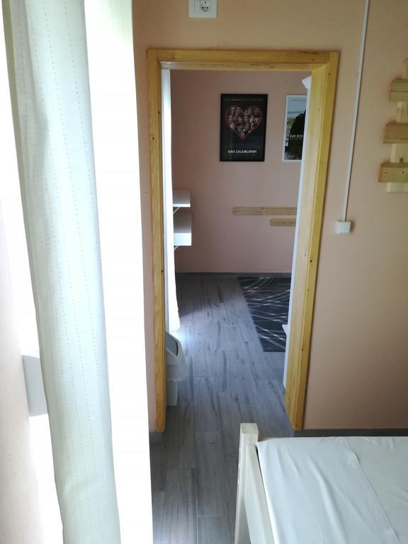 Cinema House Single & Double Rooms & Studio Apartments بولا المظهر الخارجي الصورة