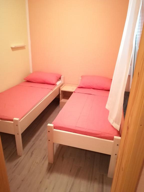 Cinema House Single & Double Rooms & Studio Apartments بولا المظهر الخارجي الصورة