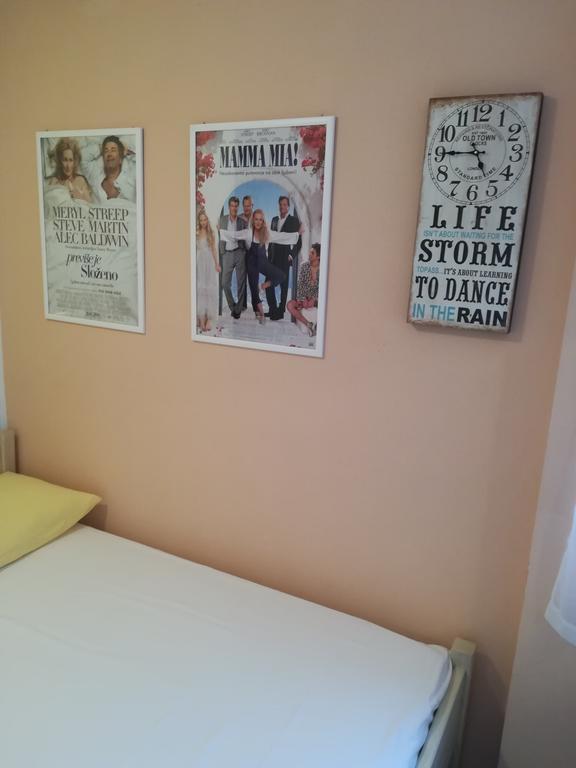 Cinema House Single & Double Rooms & Studio Apartments بولا المظهر الخارجي الصورة