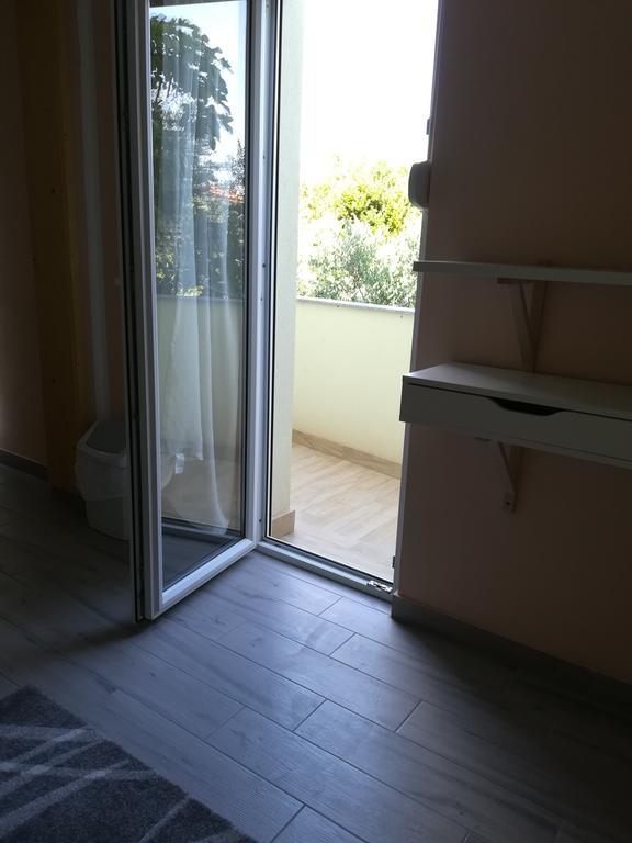 Cinema House Single & Double Rooms & Studio Apartments بولا المظهر الخارجي الصورة