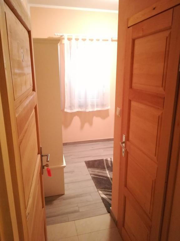 Cinema House Single & Double Rooms & Studio Apartments بولا المظهر الخارجي الصورة