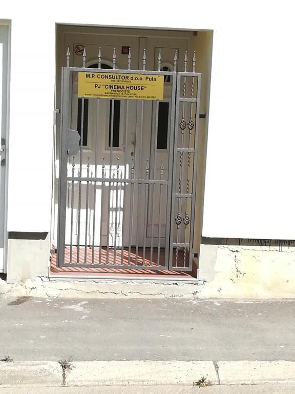 Cinema House Single & Double Rooms & Studio Apartments بولا المظهر الخارجي الصورة