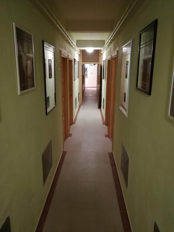 Cinema House Single & Double Rooms & Studio Apartments بولا المظهر الخارجي الصورة