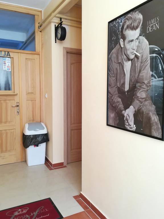 Cinema House Single & Double Rooms & Studio Apartments بولا المظهر الخارجي الصورة