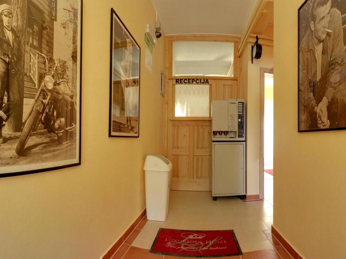 Cinema House Single & Double Rooms & Studio Apartments بولا الغرفة الصورة